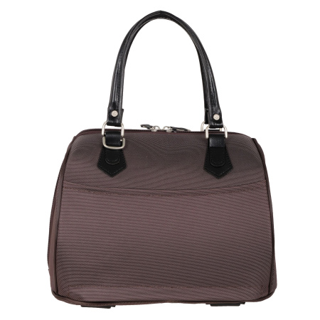 на чемодане